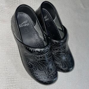 Dansko Women’s Work Clogs Size 37 U.S. 6 M Black Leather Occupational Clinic